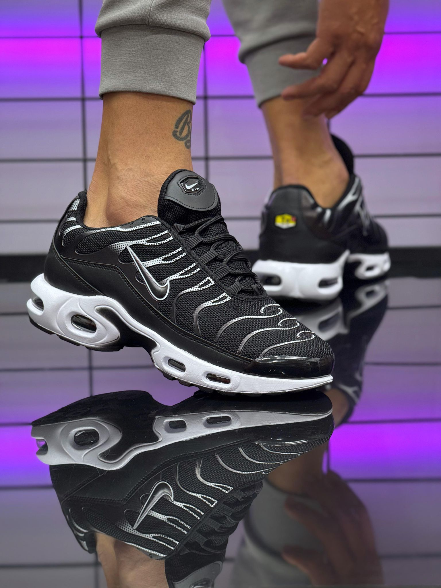 Мъжки Nike Air Max TN цвят черно-бял КОД 1020