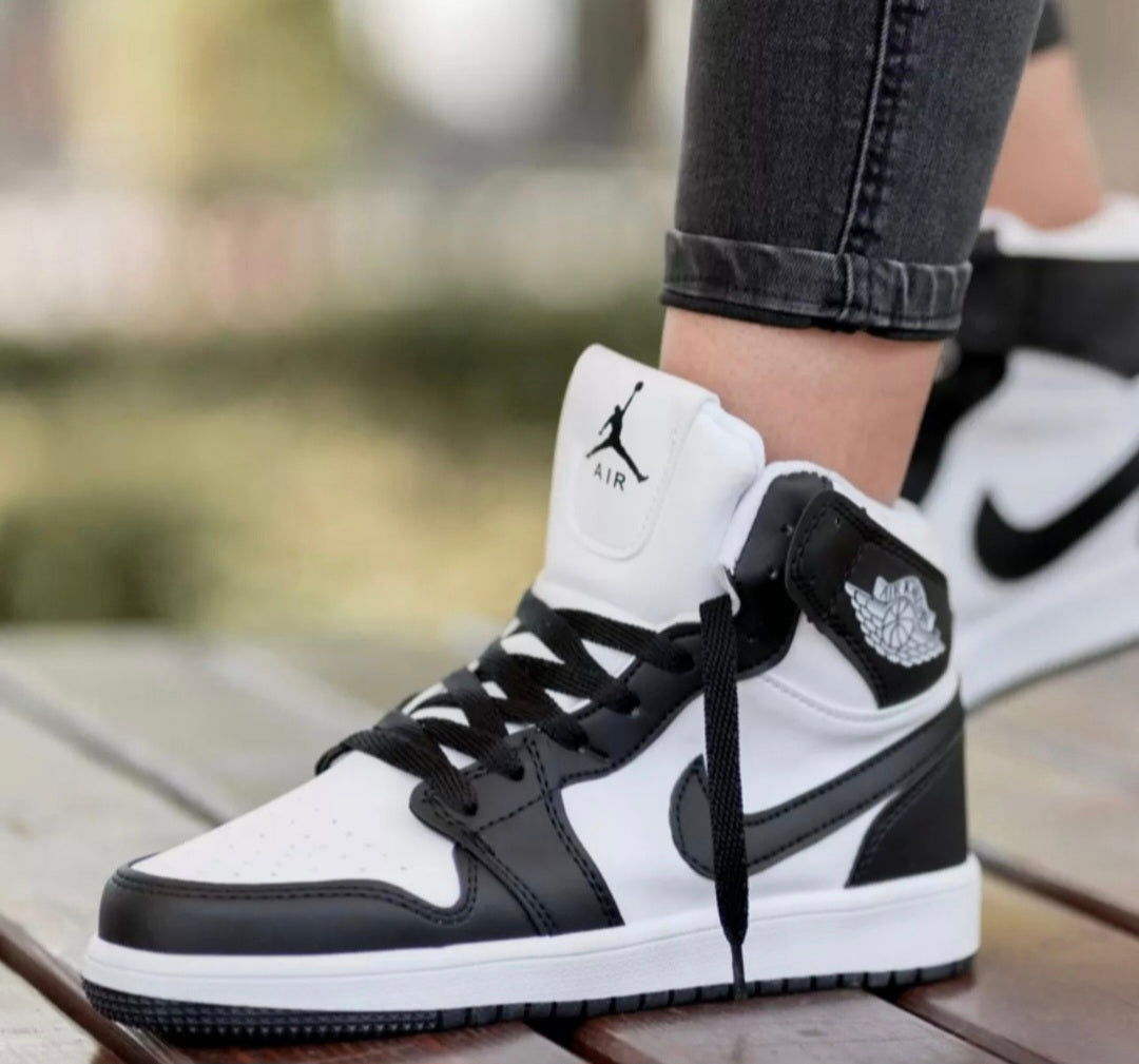 Мъжки маратонки NIKE JORDAN бяло с черно код 60