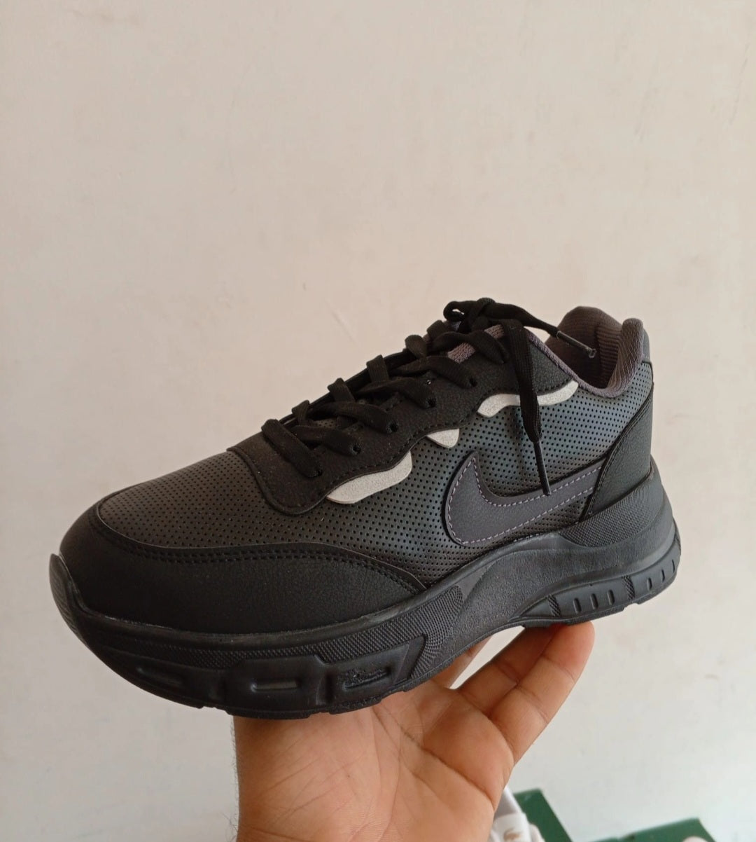 Дамски маратонки нике код 9987