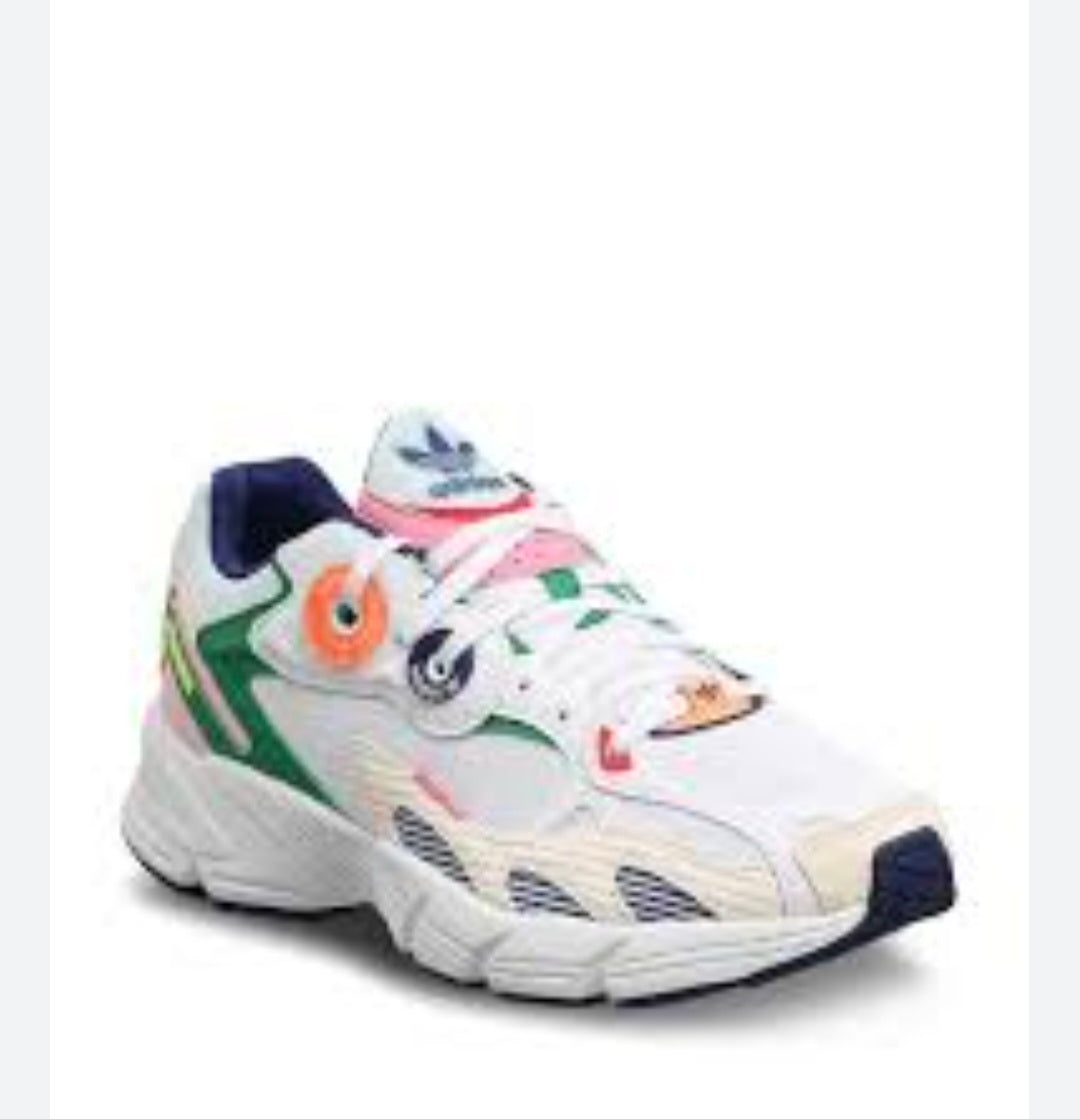 Дамски маратонки адидас код 11223