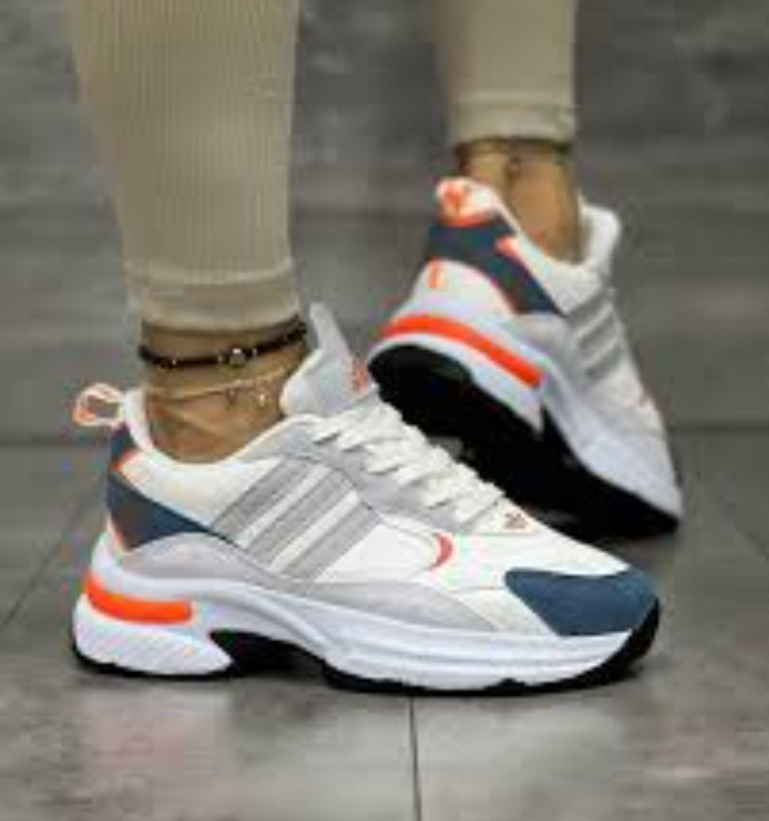 Дамски маратонки адидас код 11225