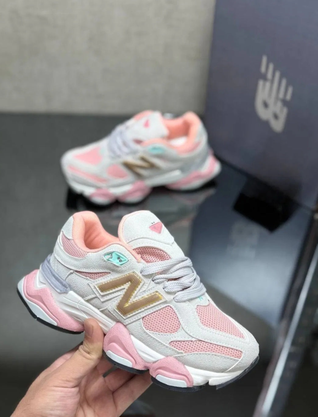 Маратонки New Balance 9060 Розово и Сиво код 212110